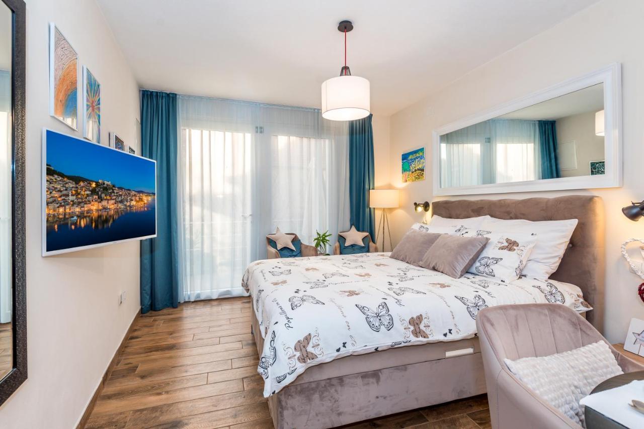 Apartments Stella Mariela シベニク エクステリア 写真