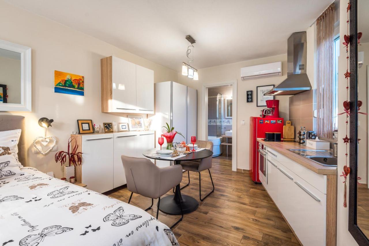 Apartments Stella Mariela シベニク エクステリア 写真